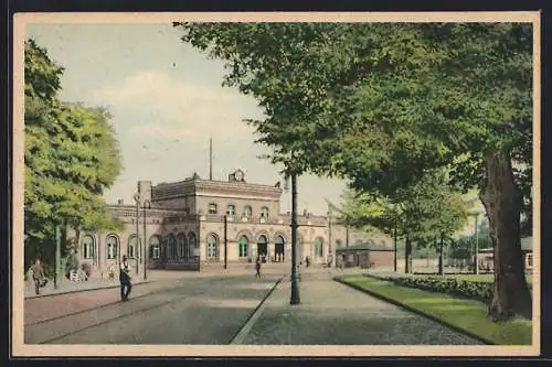 AK Dessau, Bahnhof mit Strassenpartie