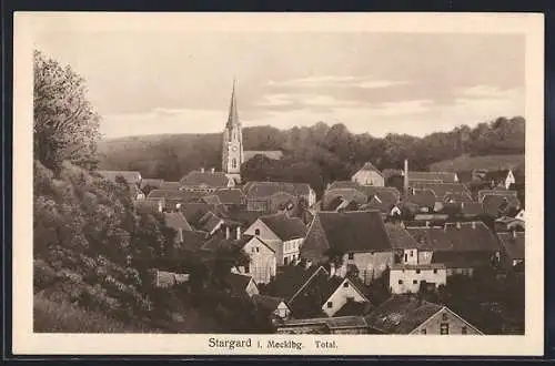 AK Stargard i. Mecklbg., Totalansicht mit Blick zur Kirche