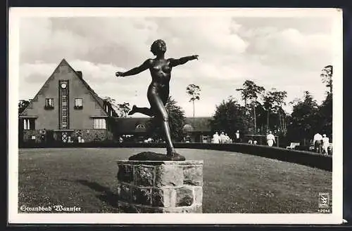 AK Berlin-Wannsee, Strandbad, Skulptur