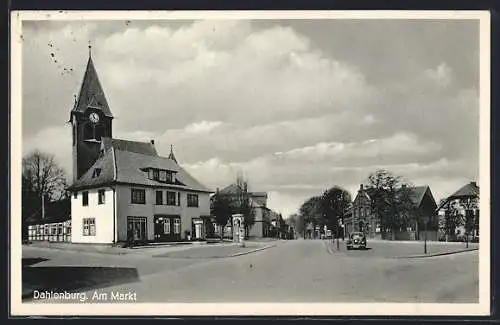 AK Dahlenburg, Blick auf den Markt mit Litfasssäule
