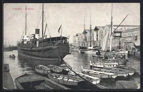 AK Napoli / Neapel, Schiff an Tauen im Hafen