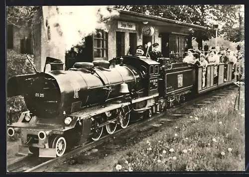 AK Pioniereisenbahn Leipzig des Naherholungszentrum Auensee bei der Station Junger Pionier