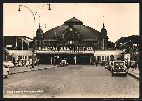 AK Halle /Saale, Bahnhof mit Parkplatz