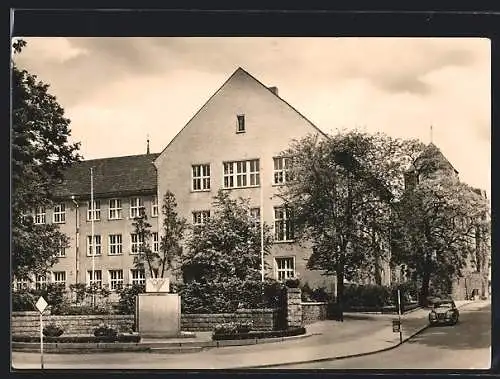 AK Grossenhain / Sachsen, VVN-Gedenkstätte, neue Berufsschule und Klosterruine