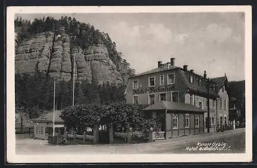 AK Oybin, Strassenpartie mit Hotel am Bahnhof