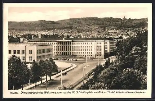 AK Kassel, Dienstgebäude des Wehrkreiskommandos IX., Schlieffenplatz mit Blick auf Schloss Wilhelmshöhe und Herkules