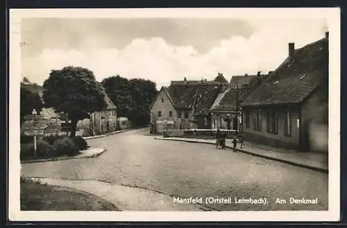 AK Mansfeld, Strassenpartie im Ortsteil Leimbach mit Denkmal