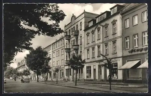 AK Senftenberg /Niederlausitz, Bahnhofstrasse, Strassenpartie