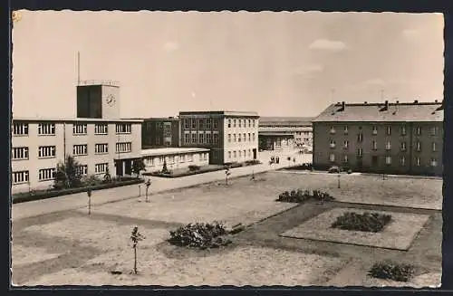 AK Senftenberg /Niederlausitz, Bergingenieurschule Ernst Thälmann aus der Vogelschau