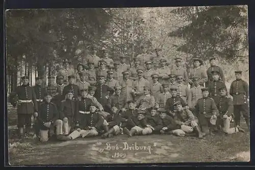 AK Bad Driburg, Königl. Militär-Genesungsheim, Gruppenbild mit Soldaten