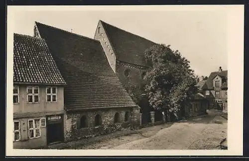 AK Salzwedel, Strasse mit Lorenzkirche