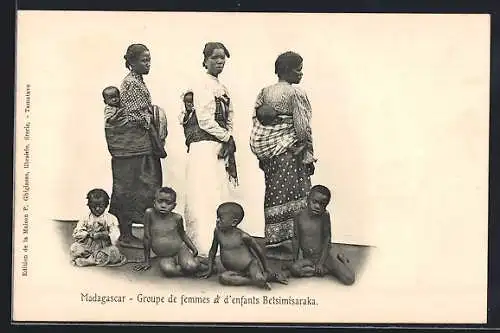 AK Madagascar, Groupe de femmes et d`enfants Betsimisaraka