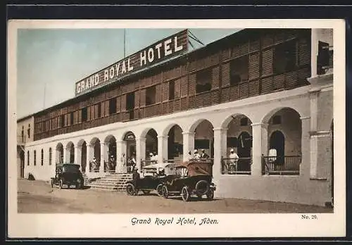 AK Aden, Autos vor dem Grand Royal Hotel