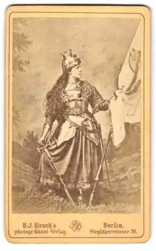 Fotografie B. J. Hirsch, Berlin, Schauspielerin Klara Ziegler im Kostüm als Jeanne d`Arc