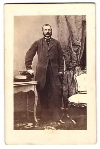 Fotografie unbekannter Fotograf und Ort, Portrait Zar Alexander II. Nikolajewitsch von Russland in Zivil mit Anzug