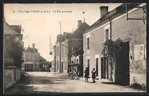AK Rilly-sur-Vienne, La Rue principale