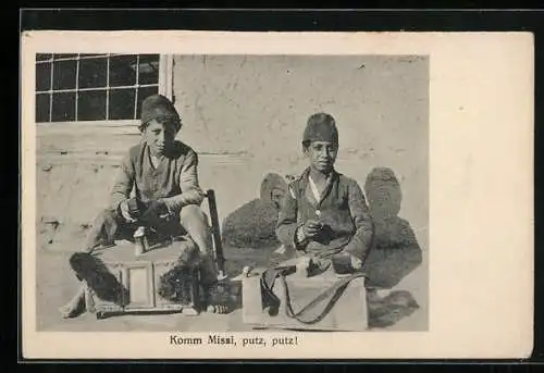 AK Komm Missi putz putz!, Zwei Schuhputzerjungen auf der Strasse