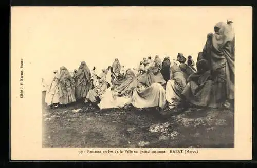 AK Rabat, Femmes arabes de la Ville en grand costume