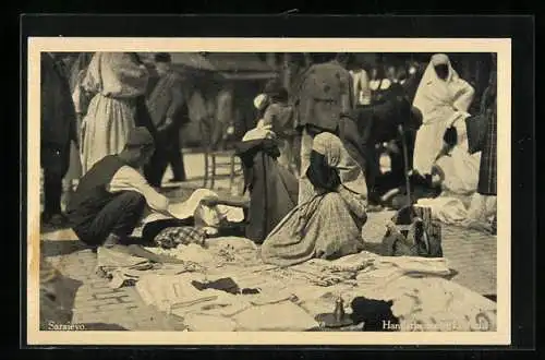 AK Sarajevo, Handarbeitenverkäuferin, Strassenhändlerin verkauft Kleidungsstücke