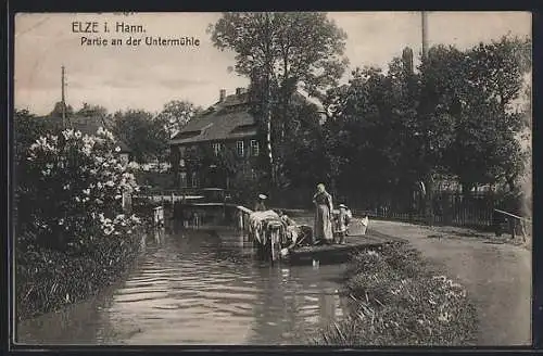 AK Elze i. Hann., Frauen am Waschen an der Untermühle