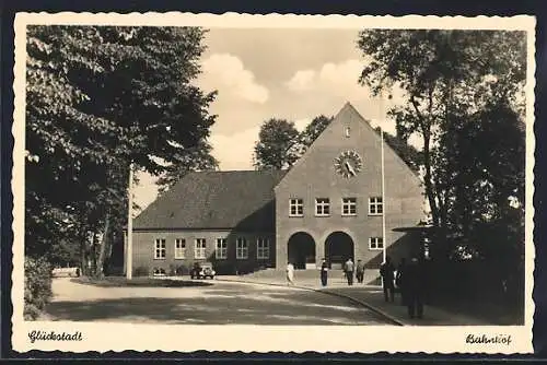 AK Glückstadt, Bahnhof mit Strasse