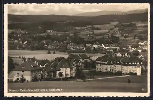 AK Bergen i. Vgtld., Ortsansicht mit Blick ins Land von einer Anhöhe aus