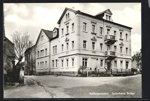 AK Rathmannsdorf / Sächs. Schweiz, Strassenpartie am Ferienheim Brücke