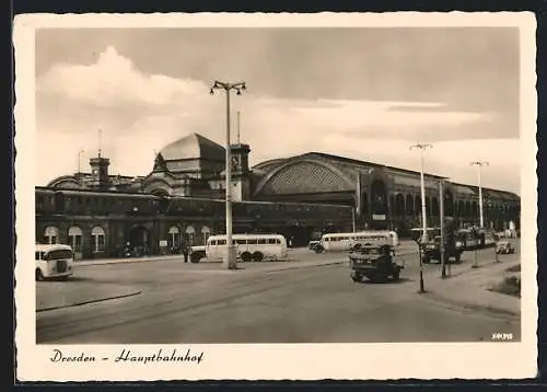 AK Dresden, Autobusse, Lastkraftwagen und Strassenbahn vor dem Hauptbahnhof