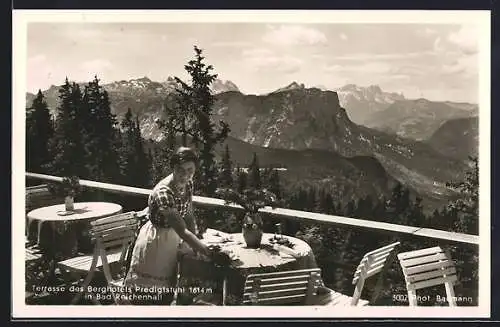 AK Bad Reichenhall, Terrasse des Berghotels Predigtstuhl mit Wirtin