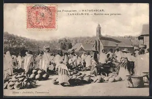 AK Tananarive, Marché aux poteries, afrikanische Töpfer auf dem Markt