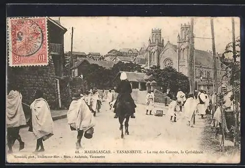 AK Tananarive, La rue des Canons, la Cathédrale