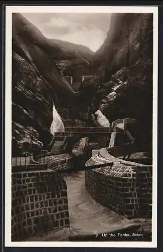 AK Aden, Up the Tanks