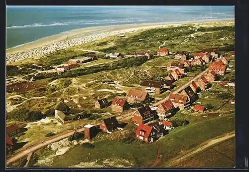 AK Baltrum, Luftbild mit Strand und Wohnhäusern