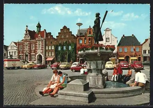 AK Husum /Nordsee, Marktplatz mit Tine, Renaissance-Rathaus und Theodor-Storm-Geburtshaus