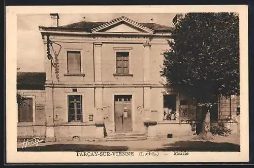 AK Parcay-sur-Vienne, La Mairie