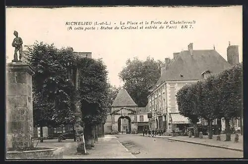 AK Richelieu /I.-et-L., La Place et la Porte de Chatellerault