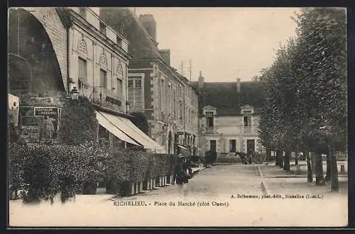 AK Richelieu /I.-et-L., Place du Marché, cote Ouest