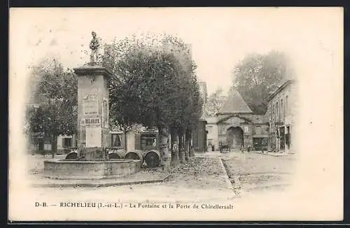 AK Richelieu, La fontaine et la porte de Châtellerault