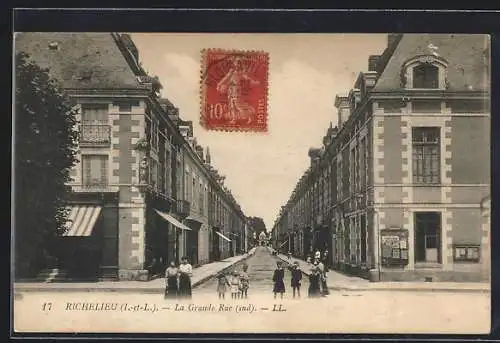 AK Richelieu /I.-et-L., La Grande Rue, sud