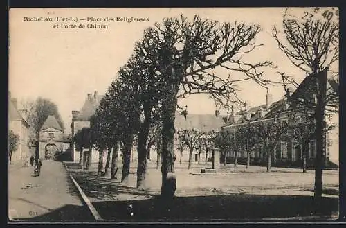 AK Richelieu /I.-et-L., Place des Religieuses et Porte de Chinon