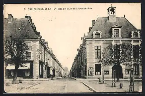 AK Richelieu, L`Hotel de Ville et la Grande Rue