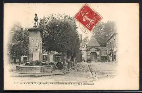 AK Richelieu /I.-et-L., La Fontaine, la Porte de Chatellerualt