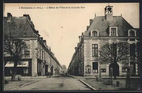 AK Richelieu, L`Hotel de Ville et la Grande Rue