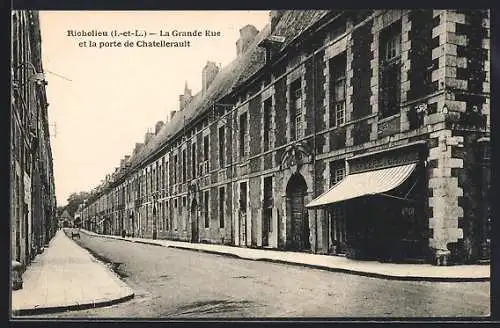 AK Richelieu /I.-et-L., Grande Rue et porte de Chatellerault