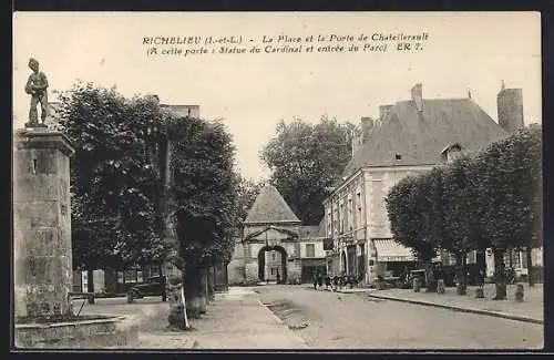 AK Richelieu, La Place et la Porte de Chatellerault