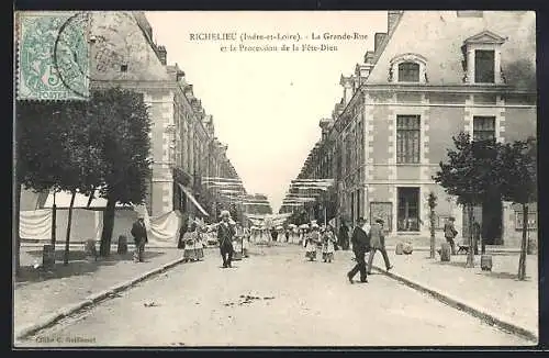 AK Richelieu /I.-et-L., La Grande-Rue et la Procession de la Fete-Dieu