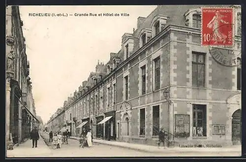 AK Richelieu /I.-et-L., Grande Rue et Hotel-de-Ville