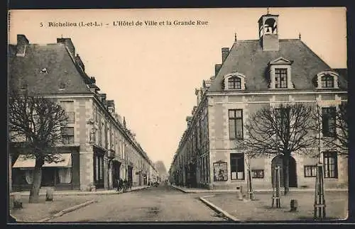 AK Richelieu, L`Hotel de Ville et la Grande Rue