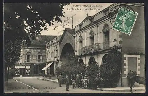 AK Richelieu /I.-et-L., La Place du Marché et les Halles