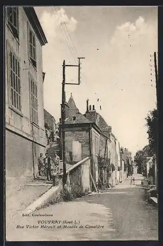 AK Vouvray, Rue Victor Hérault et montée de cimetière, Radfahrer